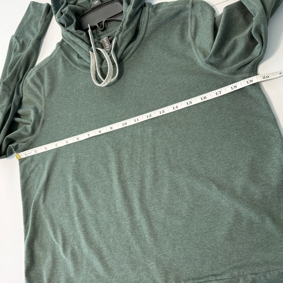 Vuori Halo Essential Hoodie Women Size M Casual Relaxed Fit Green - Picture 7 of 11
